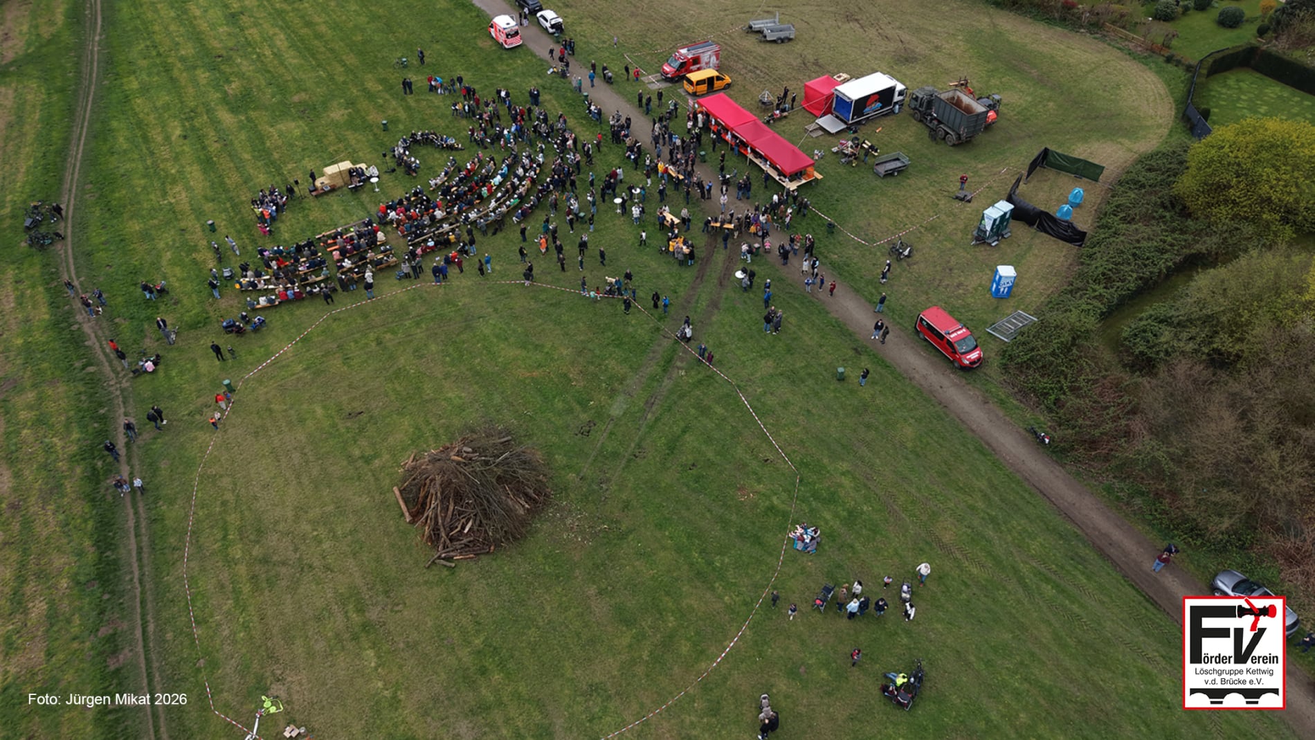 Löschgruppe vor der Brücke Osterfeuer 2026