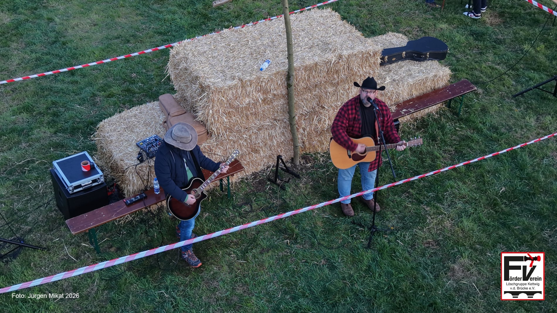 Löschgruppe vor der Brücke Osterfeuer 2026