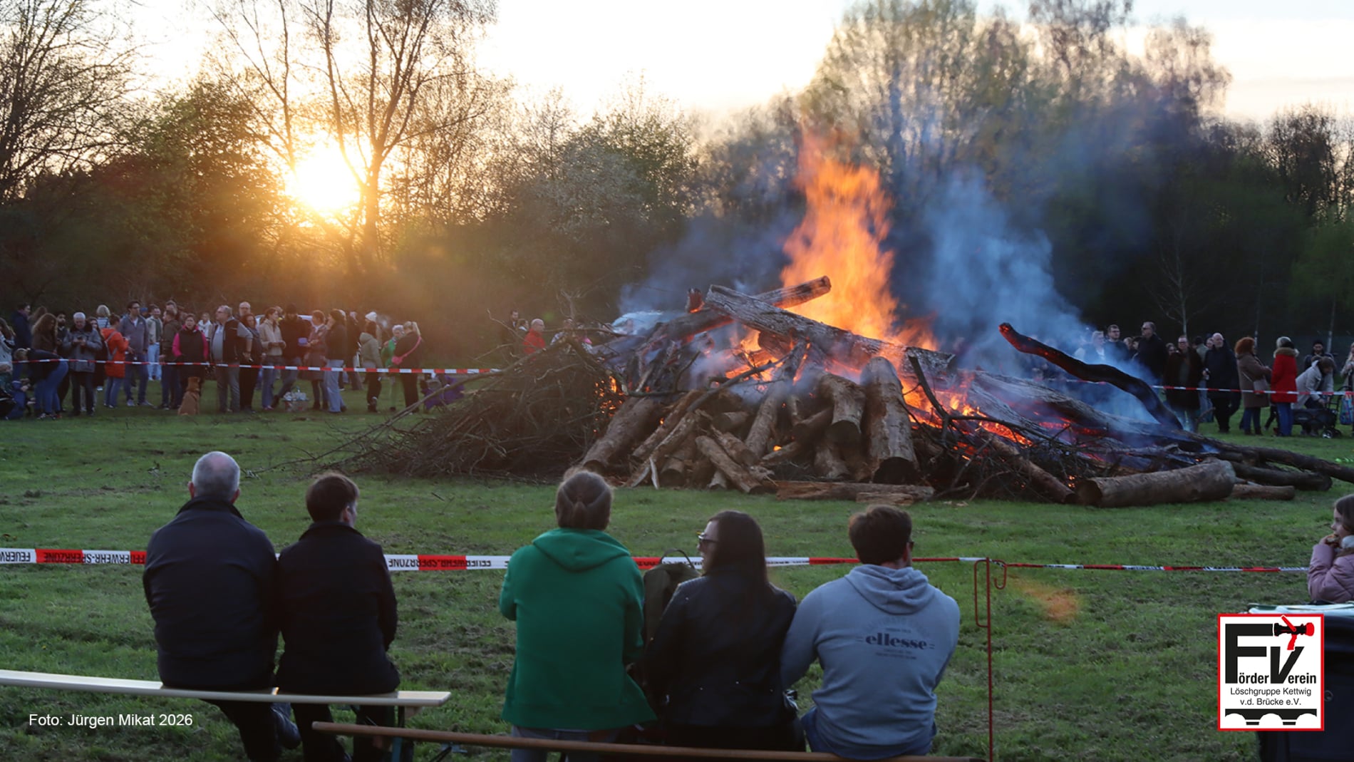 Löschgruppe vor der Brücke Osterfeuer 2026