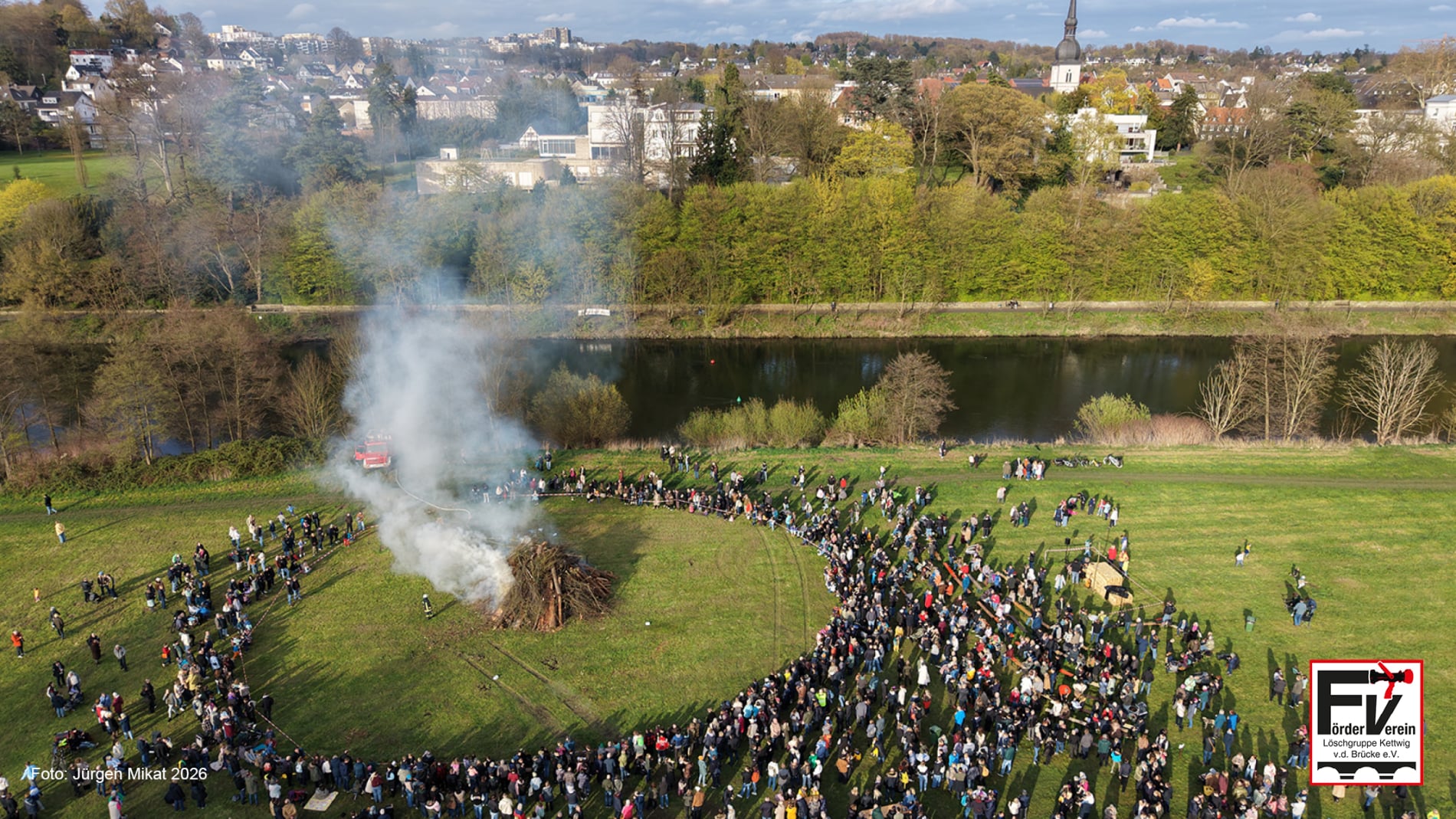 Löschgruppe vor der Brücke Osterfeuer 2026