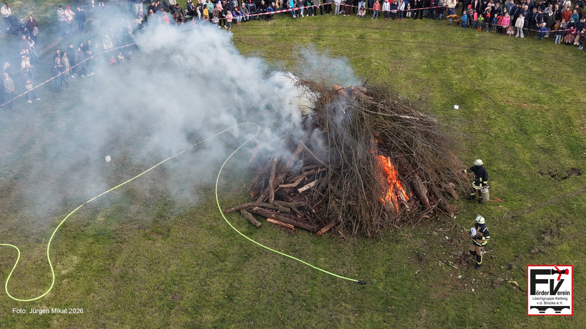 Löschgruppe vor der Brücke Osterfeuer 2026
